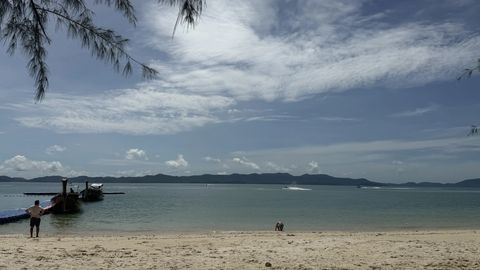 เกาะนาคายาย (หาดปนาย) คาตามารัน