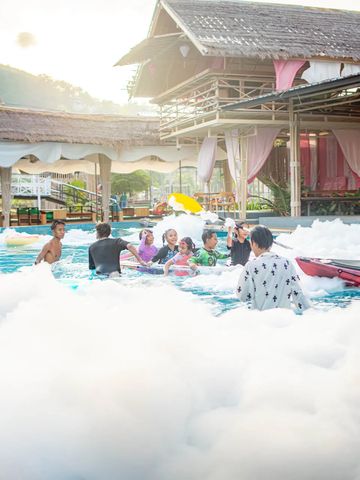 Пенная вечеринка в Thailand Mountain Phuket