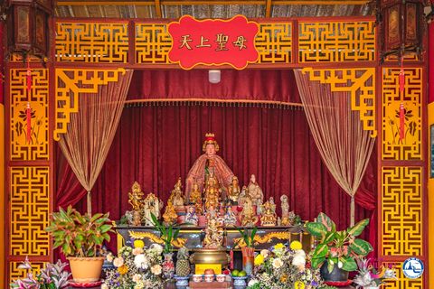 Уличная процессия святилища Jchoor Su Gong Naka