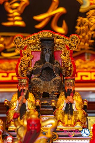 Fire-Walking Ritual at Guan Yu Shrine (Ban Nabon)